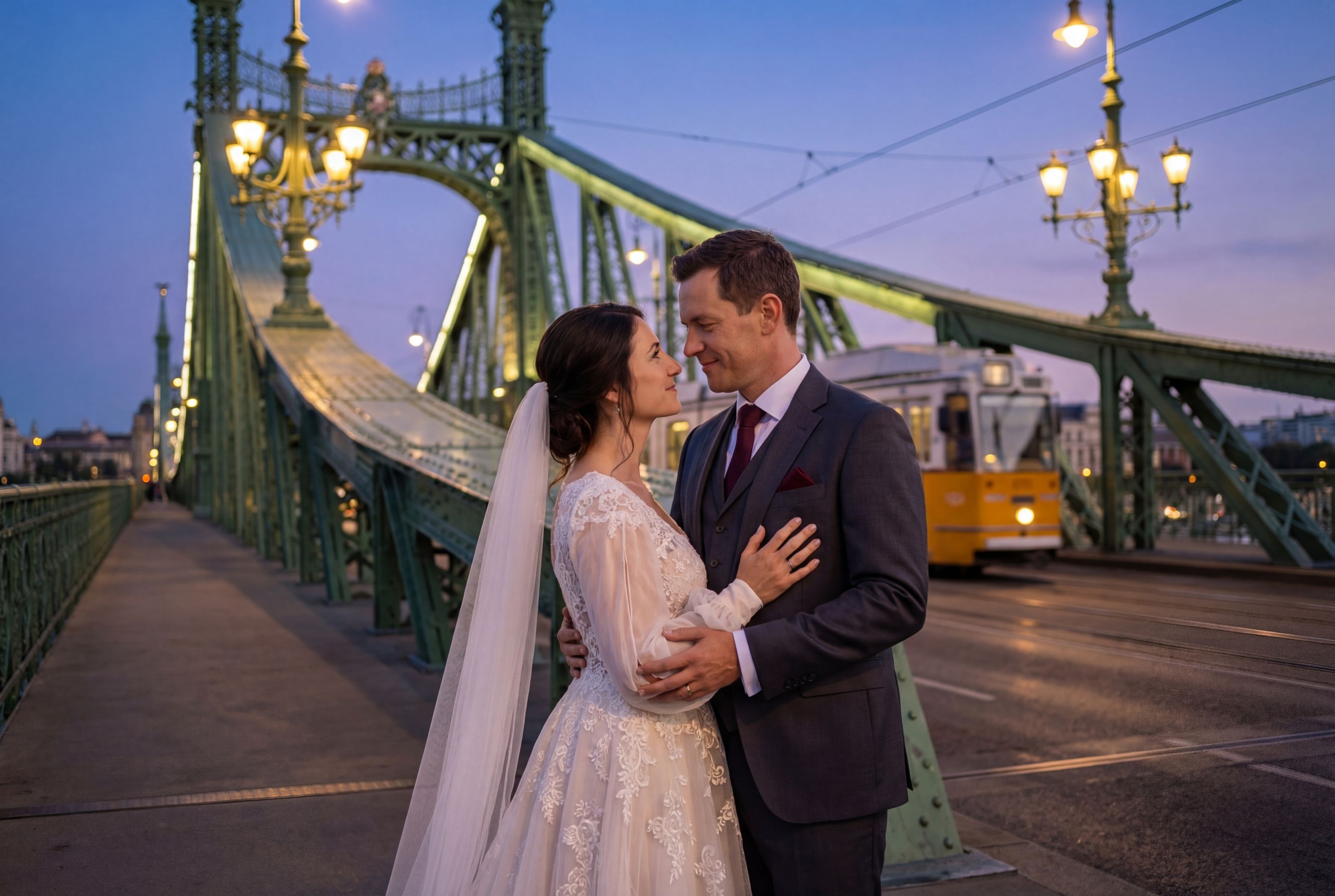 Liberty Bridge (Szabadság híd) wedding photography Budapest 