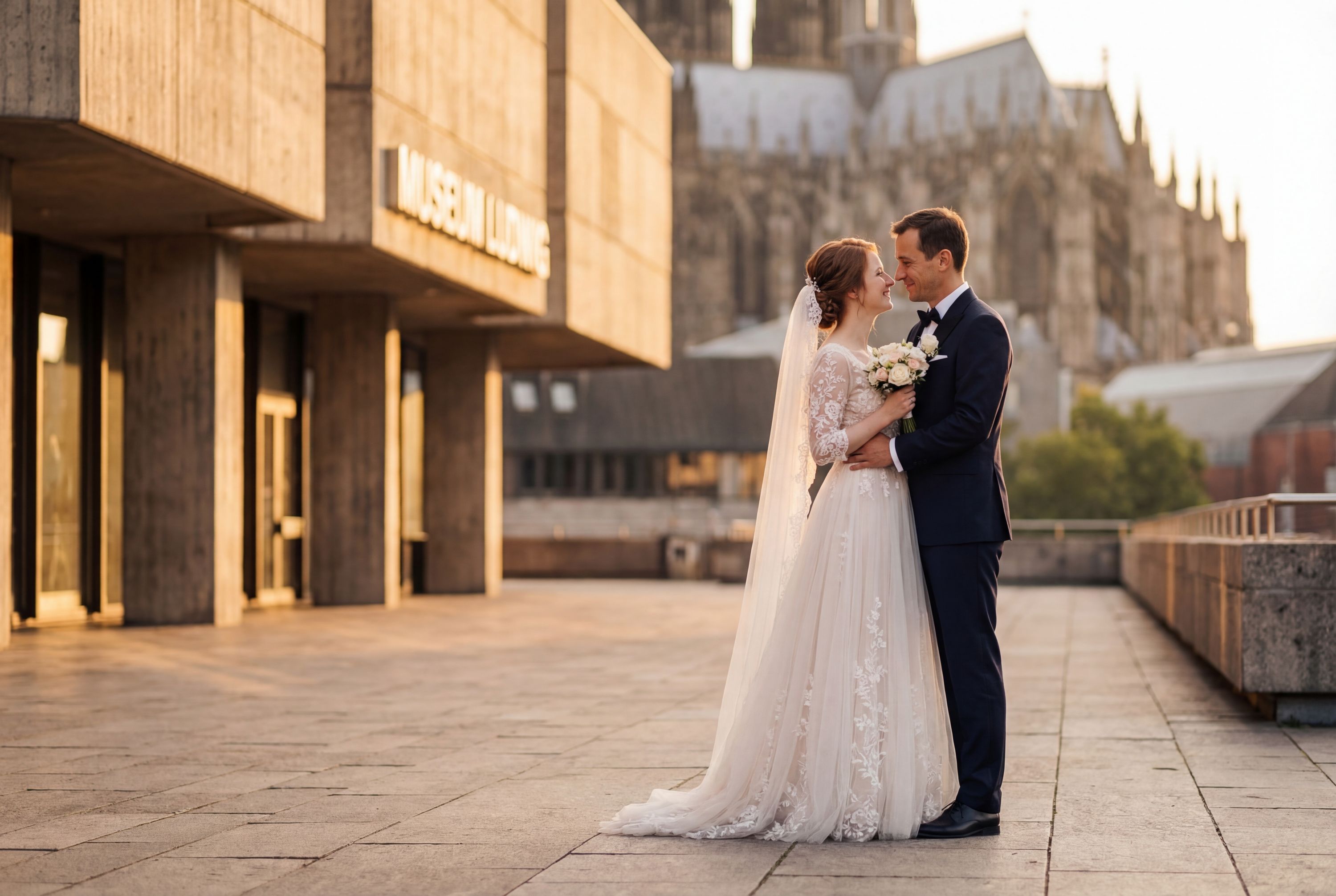Museum Ludwig / Philharmonie Forecourt wedding photography Cologne 