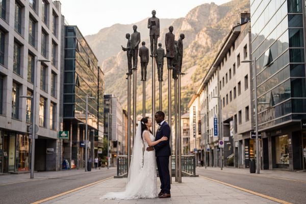 Avinguda Meritxell (around '7 Poetes' sculpture) wedding photography Avinguda Meritxell (around '7 Poetes' sculpture) wedding photography Andorra la Vella