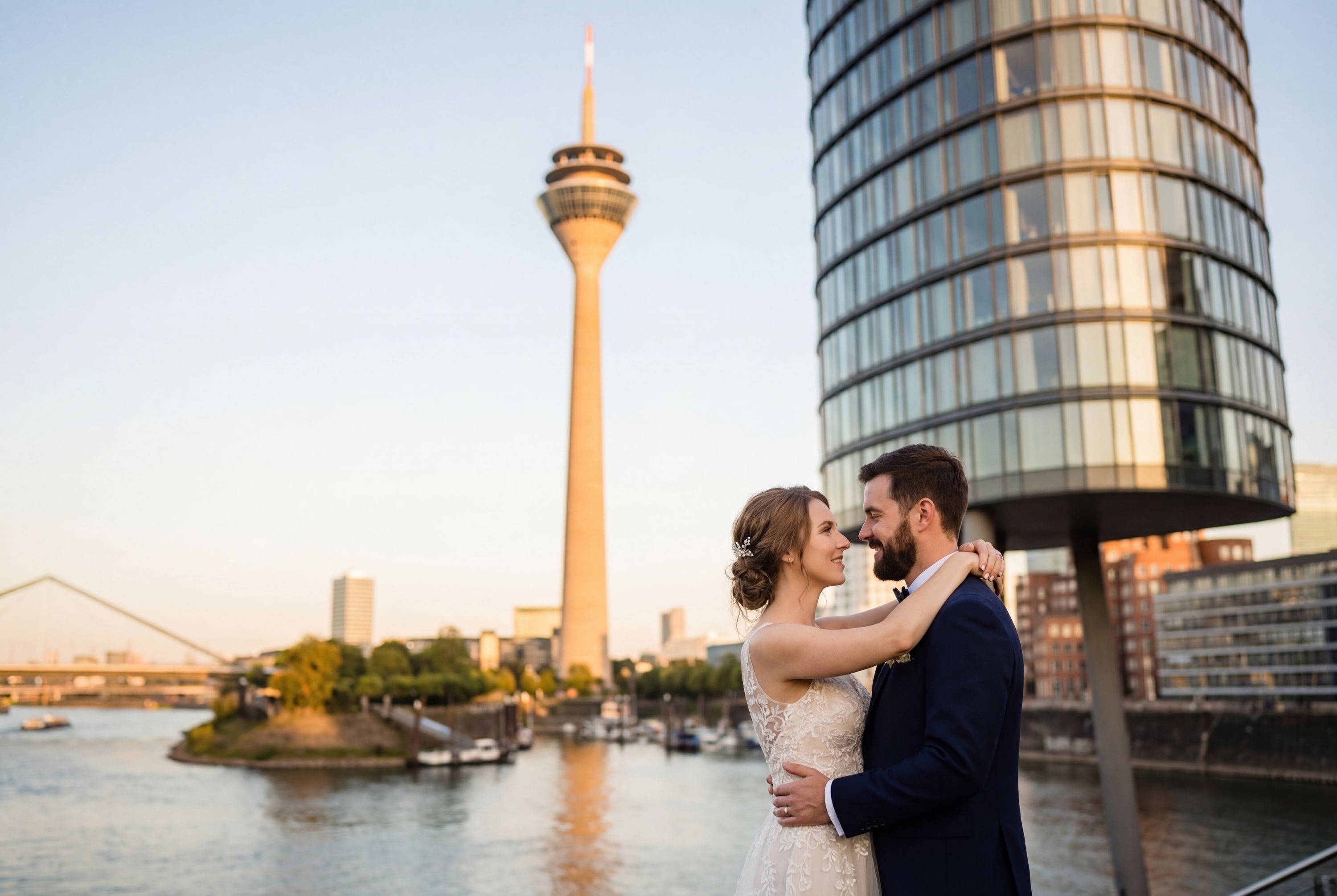 Rheinturm (Rhine Tower) wedding photography Düsseldorf 