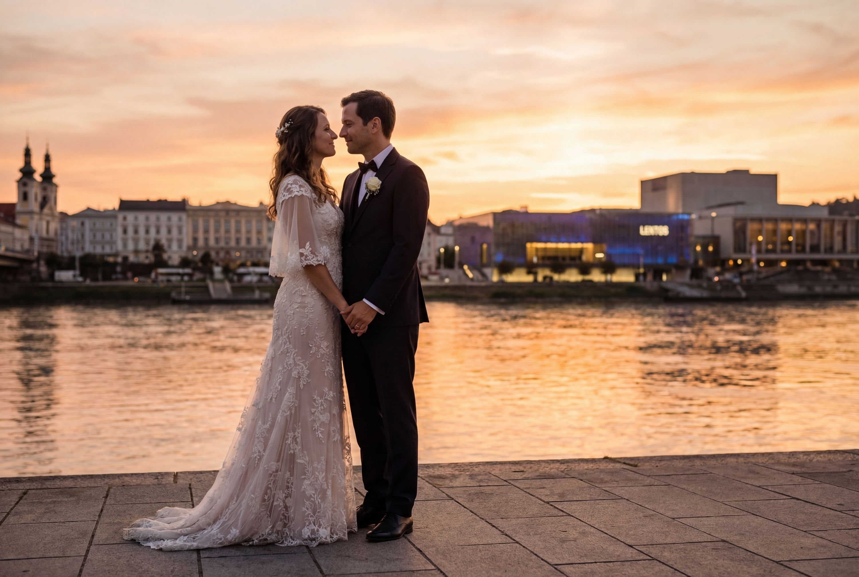 Wedding photography Linz - Donaulände (Danube Embankment)