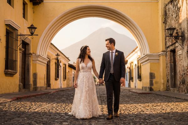 Calle del Arco (Street leading to Santa Catalina Arch) wedding photography Calle del Arco (Street leading to Santa Catalina Arch) wedding photography Antigua Guatemala