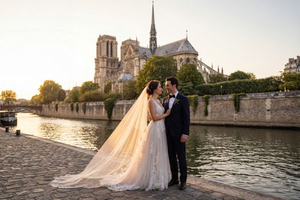 Notre Dame Cathedral (Exterior & Seine Riverbanks) wedding photography Notre Dame Cathedral (Exterior & Seine Riverbanks) wedding photography Paris