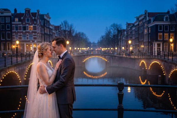 Bridge of 15 Bridges (Reguliersgracht) wedding photography Bridge of 15 Bridges (Reguliersgracht) wedding photography Amsterdam Netherlands