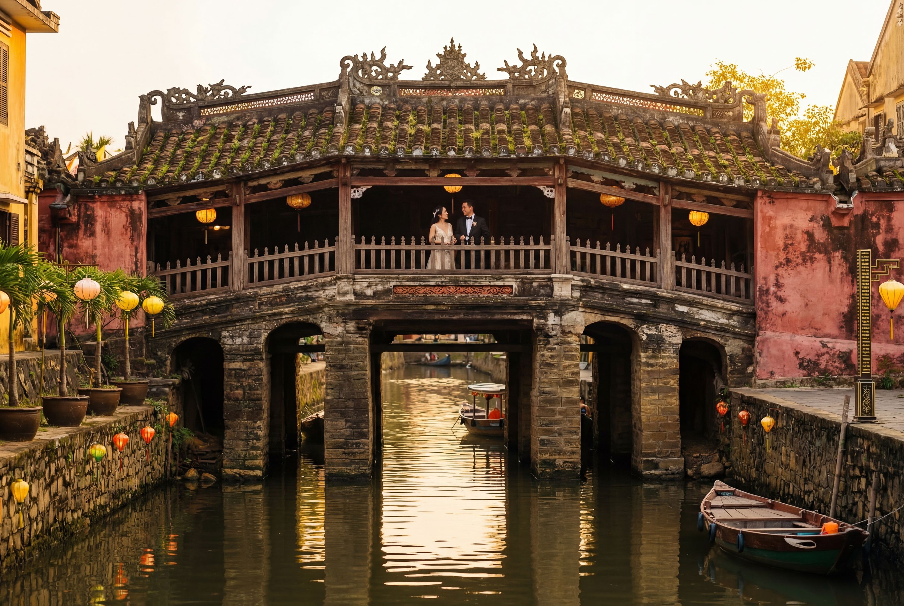Wedding photography Hoi An - Japanese Covered Bridge