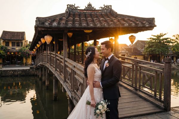 Wedding photography Hoi An - Japanese Covered Bridge