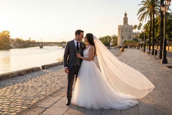 Guadalquivir River Banks (Paseo de Cristóbal Colón) wedding photography Guadalquivir River Banks (Paseo de Cristóbal Colón) wedding photography Seville